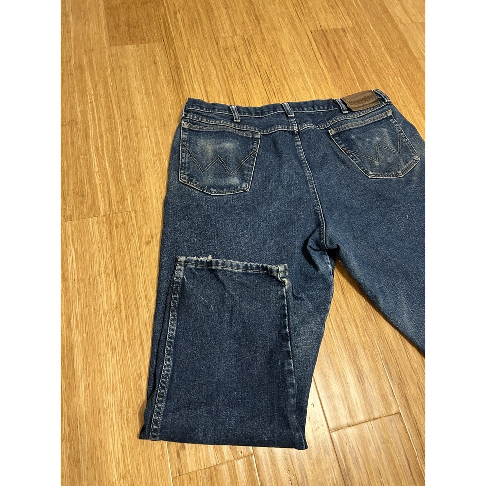 Men's classic Wrangler Rugged Wear jeans naturally distressed 40 workwear cowboy - Picture 11 of 15